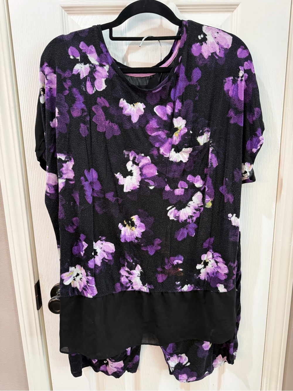 Vera Wang Women’s Black Floral Short Sleeve Top and Capri bottoms. Xxl